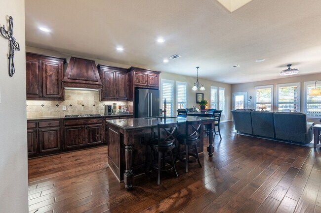 Building Photo - 810 Miramar Dr