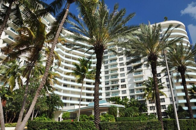 Building Photo - 5161 Collins Ave