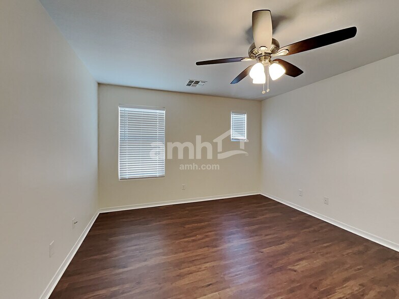 Building Photo - 11016 E Silver Springs Cir