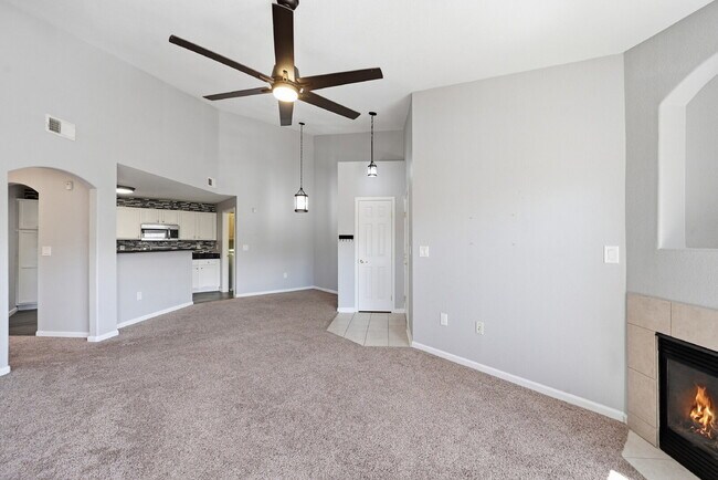 Building Photo - $1,695.95 with $300.00 off the first month's rent, $2 Beds - 2 Bath, Condo in Aurora with in Unit...
