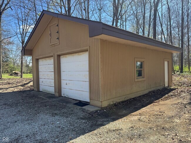Building Photo - 1365 W Stones Crossing Rd