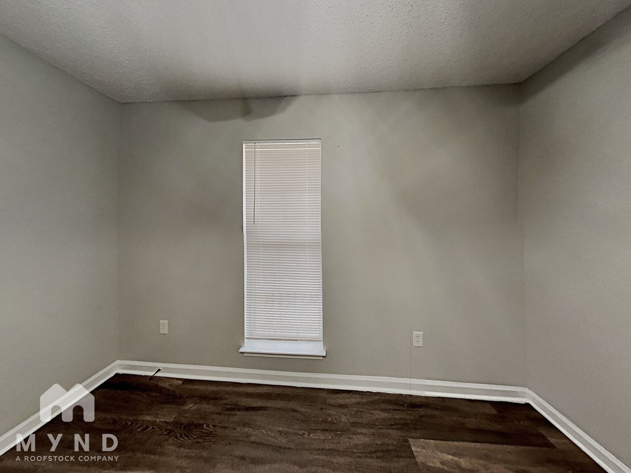 Building Photo - 7825 Sarah Ann Dr S