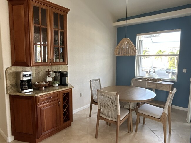 Breakfast Nook - 43 Tropicana Dr