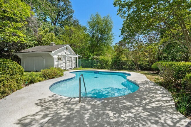 Building Photo - 5704 Woodside Ave