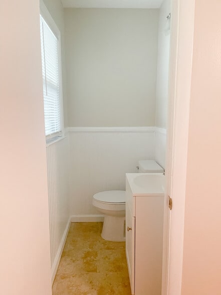 Building Photo - 18 Jon St