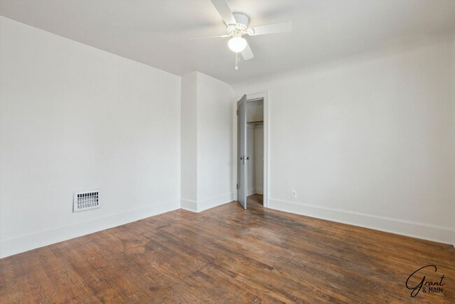 Building Photo - 3 bedroom $1450