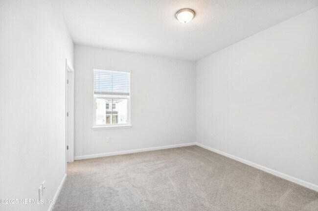 Building Photo - 260 Brandon Lks Dr