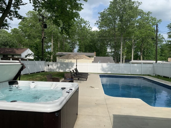 Building Photo - 1036 Union Ave