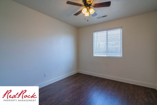 Building Photo - Spacious 3-Bed, 2-Bath Ivins Townhome – Do...