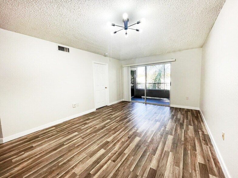 Building Photo - 2810 N Oakland Forest Dr