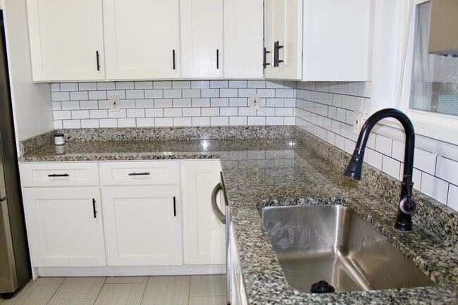 Building Photo - 5707 Alan Dr