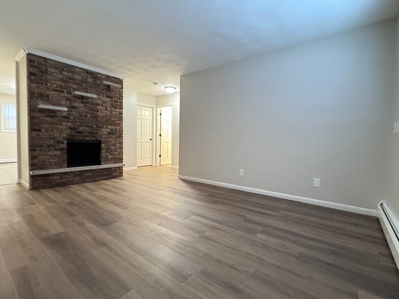 Building Photo - 24306 W McGillen Ave