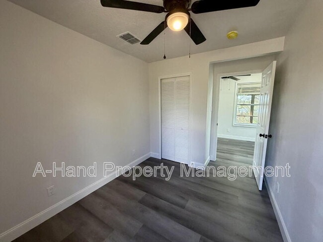 Building Photo - 15945 Villa City Rd