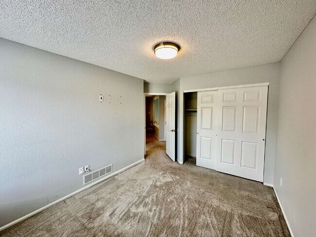 Building Photo - "Charming 3-Bed Highlands Ranch Home with ...