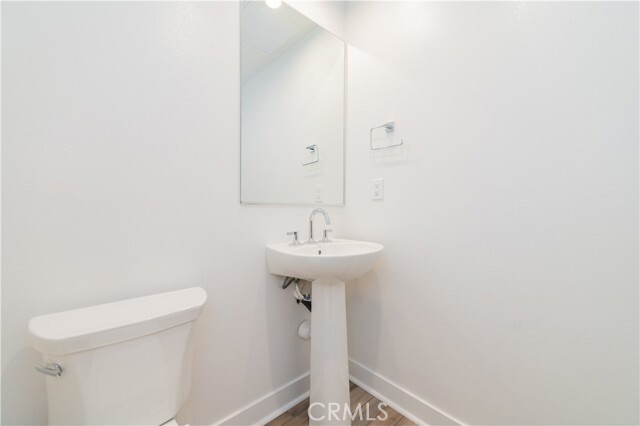 Building Photo - 589 S Lyon St