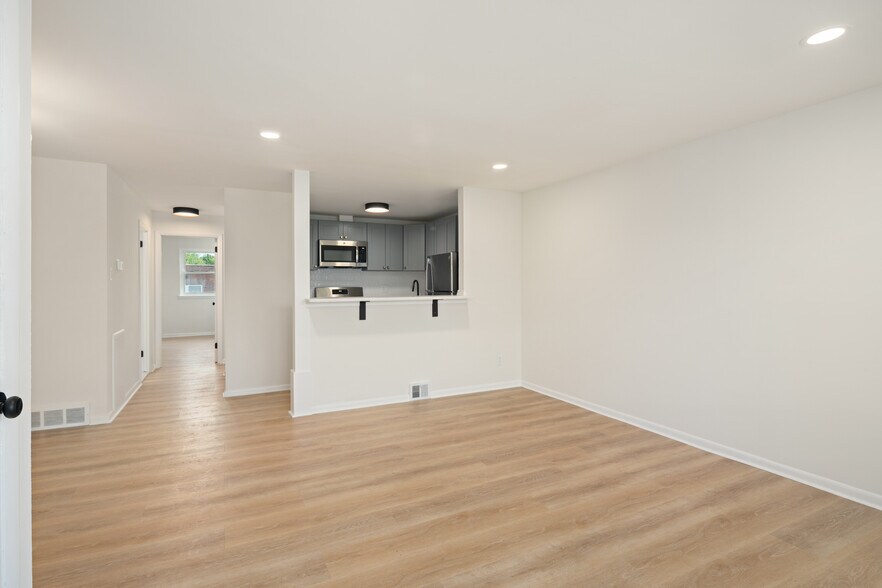 Building Photo - 5479 Quentin St