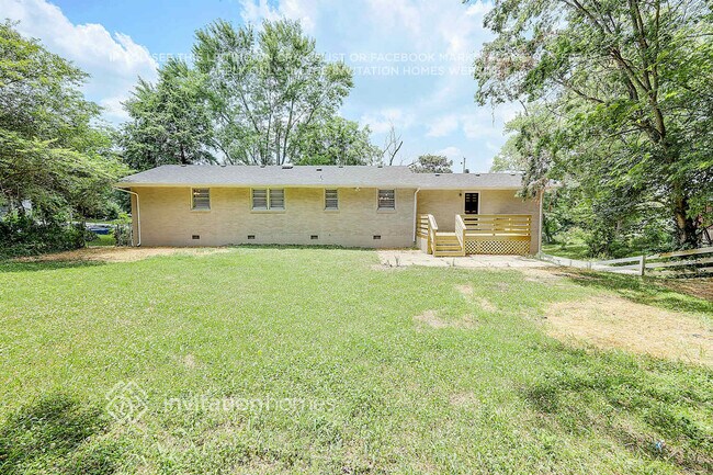 Building Photo - 562 Whispering Hills Dr