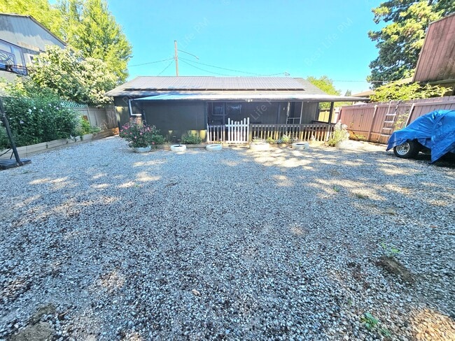 Building Photo - 6830 N Columbia Blvd