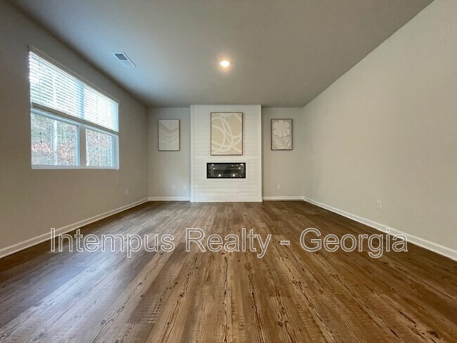 Building Photo - 693 Summerwood Ln