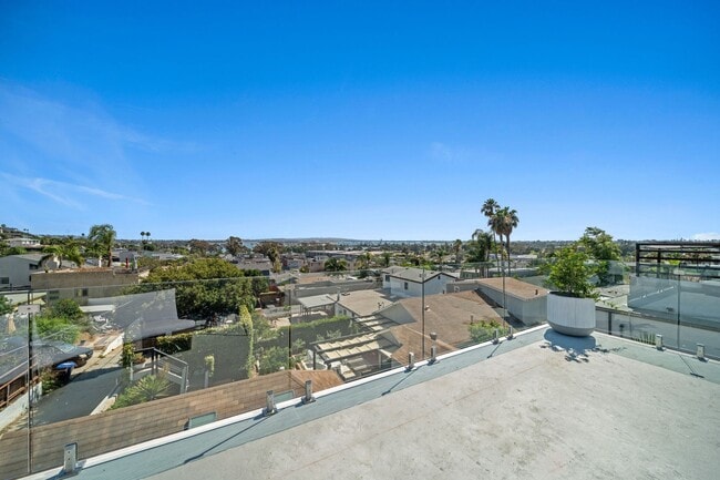 Building Photo - Stunning Fully Furnished 2 Bed/2 Bath Home in Bay Park (All Utilities Included)!