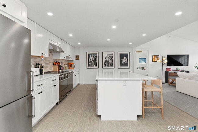 Building Photo - 140 Rowayton Ave