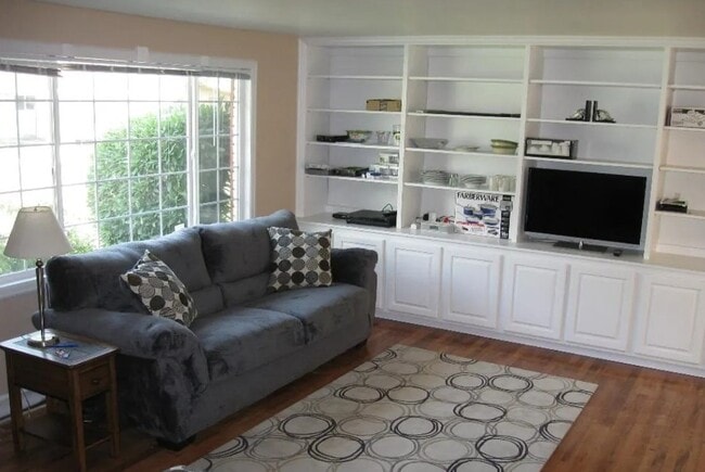 Building Photo - 2418 W Malad St