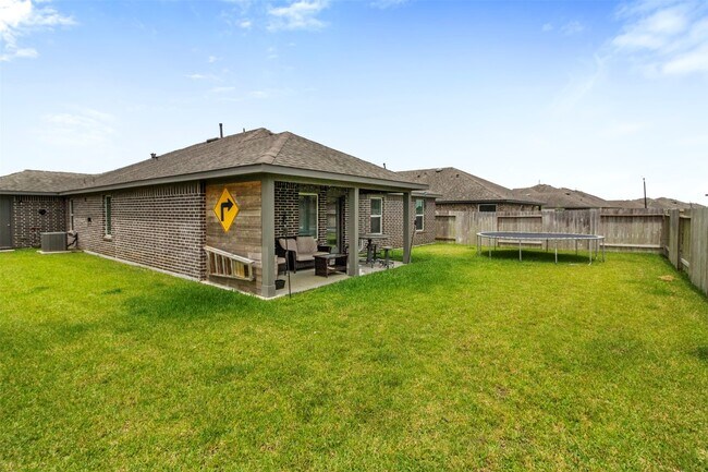 Building Photo - 1008 Llano Trl