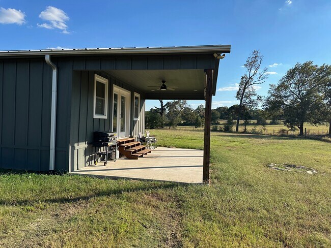 Building Photo - 21488 Mixon Rd