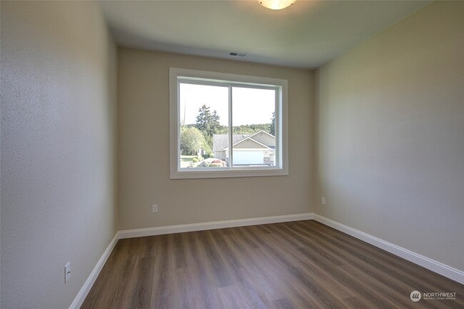 Building Photo - 3155 Sanderling Dr
