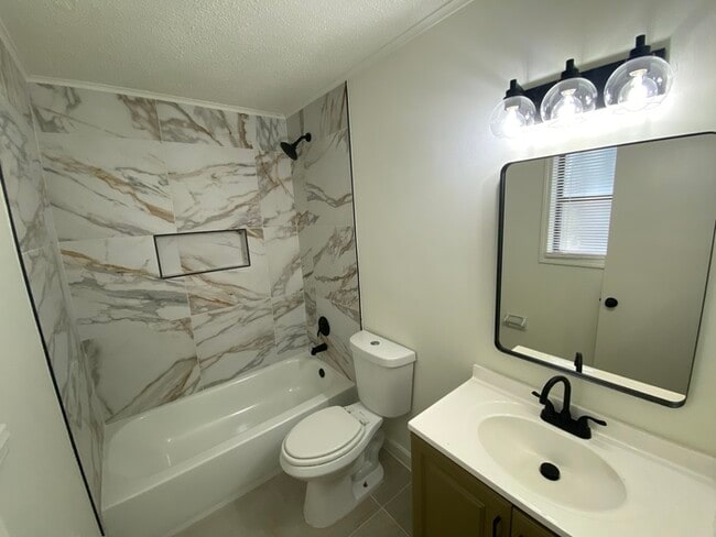 Building Photo - 5818 Port Haven Dr