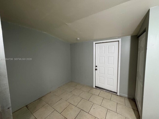 Building Photo - 5440 SW 38th Ct