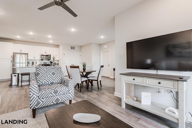 Building Photo - 5001 Willowgate Lp