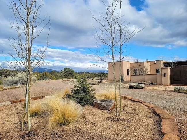 Building Photo - 11 Camino de los Montoyas