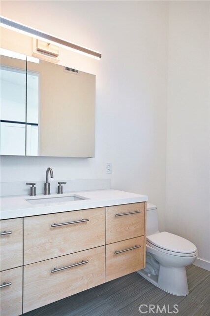 Building Photo - 929 E 68th St