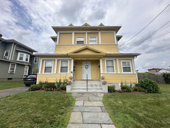 Primary Photo - 21 Hart St