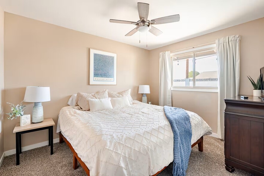 Bedroom 2 - 1104 E Campus Dr
