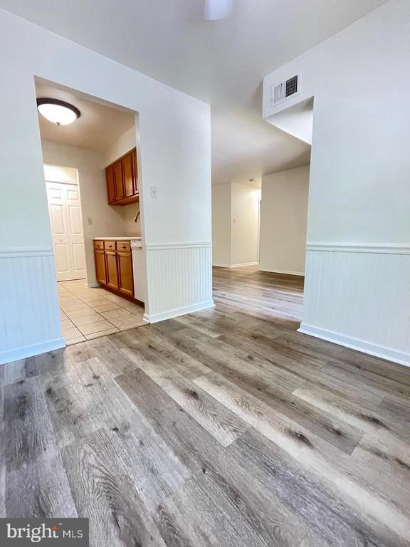 Building Photo - 3017 Valley Dr