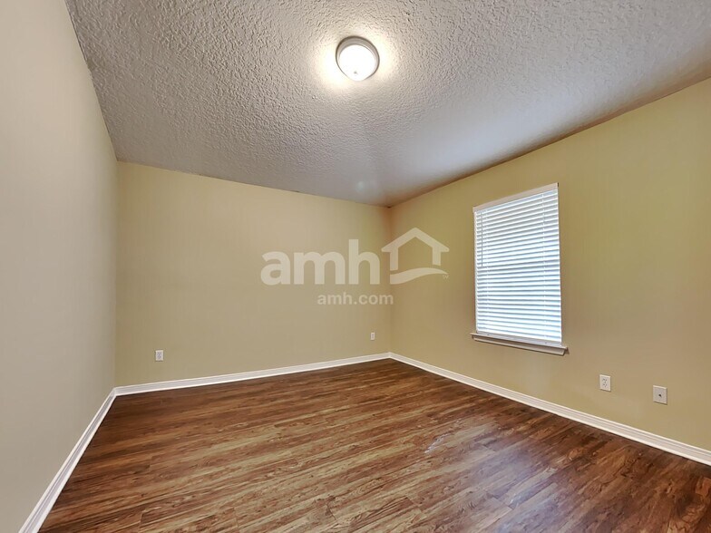 Building Photo - 2091 Cherokee Cove Trl