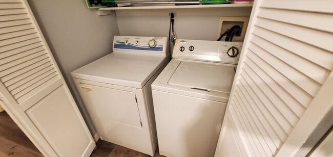 Building Photo - 2 Bedroom Condo