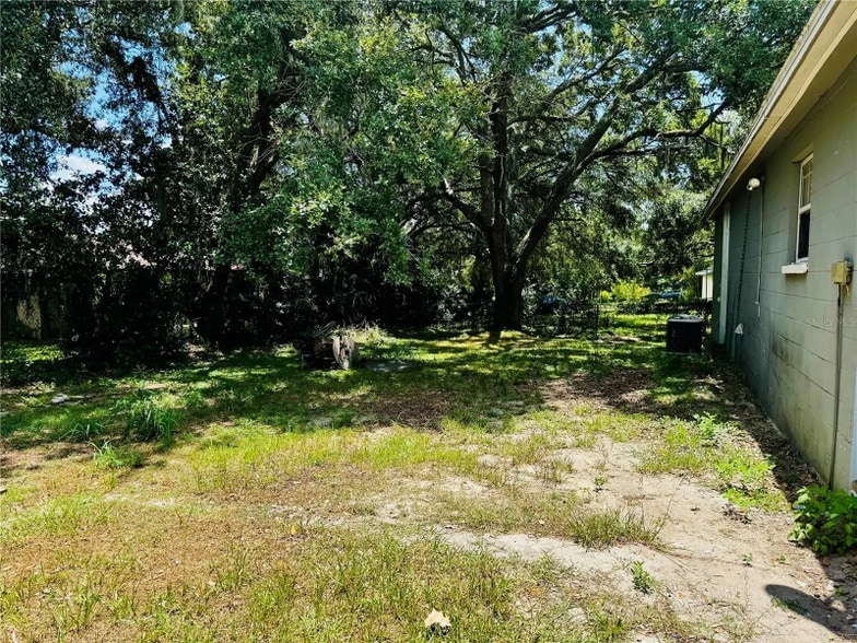 Building Photo - 2927 Dudley Dr