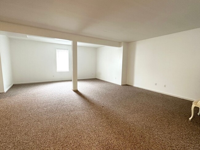Building Photo - 110 Pangborne Ct