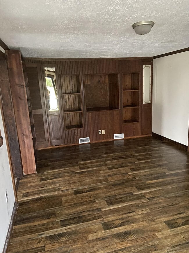 Building Photo - 108 Cleo Dr