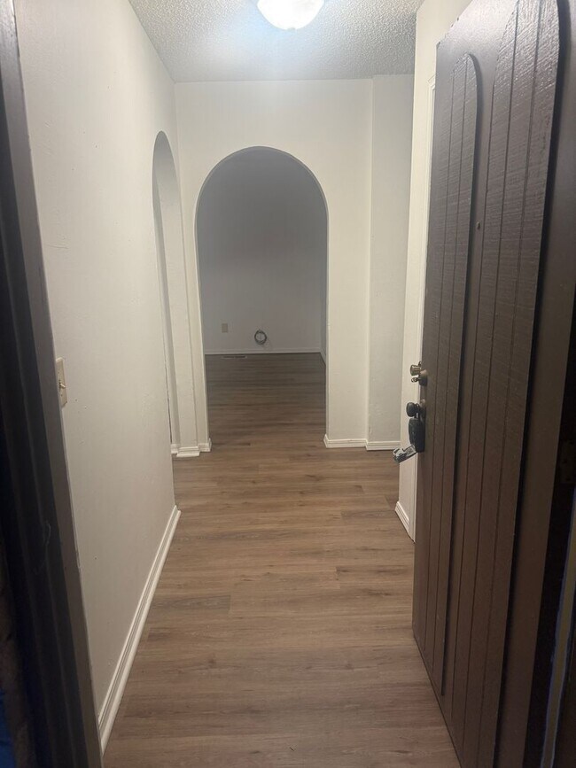 Building Photo - 735 Willow Run