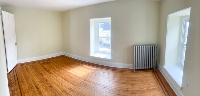 Building Photo - 53 W Maplewood Mall