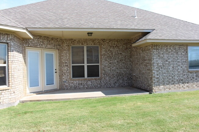 Building Photo - GREAT HOME IN THE EISENHOWER VILLAGE AREA!!