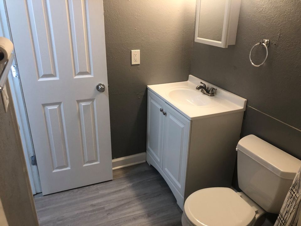 Building Photo - 300 N Thorpe St