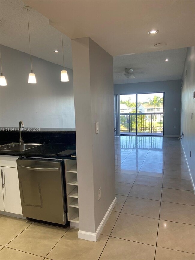 Building Photo - 9849 Nob Hill Ln