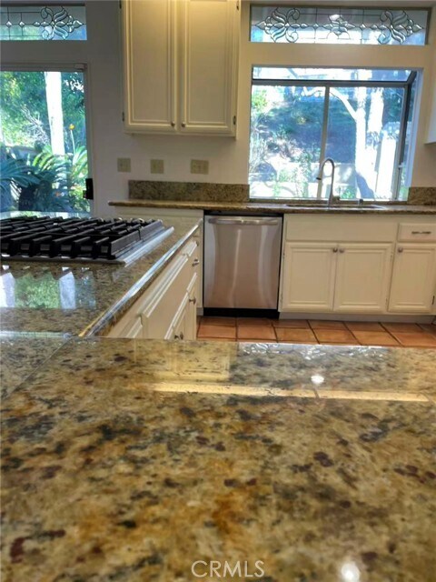 Building Photo - 15 Springbrook Rd