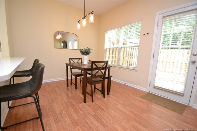 Building Photo - 3115 Manhasset Ln