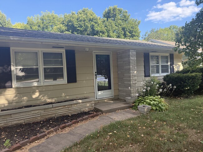 Primary Photo - 2356 S Wallis Smith Ave